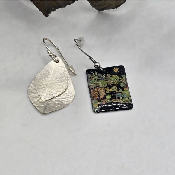 "5/$25" Mismatched Silvertone Lightweight Leaf/Art Dangle Earrings - Picture 1 of 6